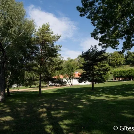 Gite Saint-Cirgues-Sur-Couze, 4 Pieces, 6 Personnes - Fr-1-630-111 *